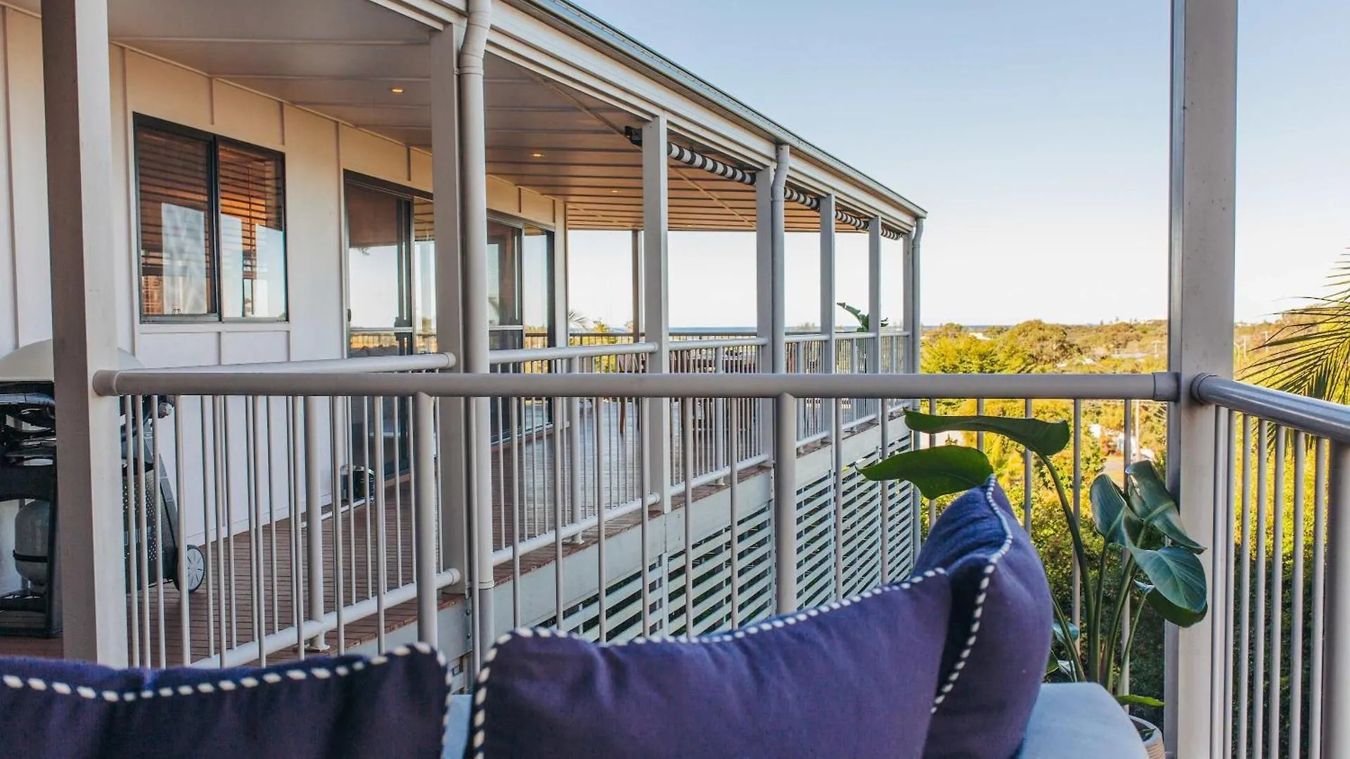 Cheerful Family Home With Stunning Views Caloundra Austrálie