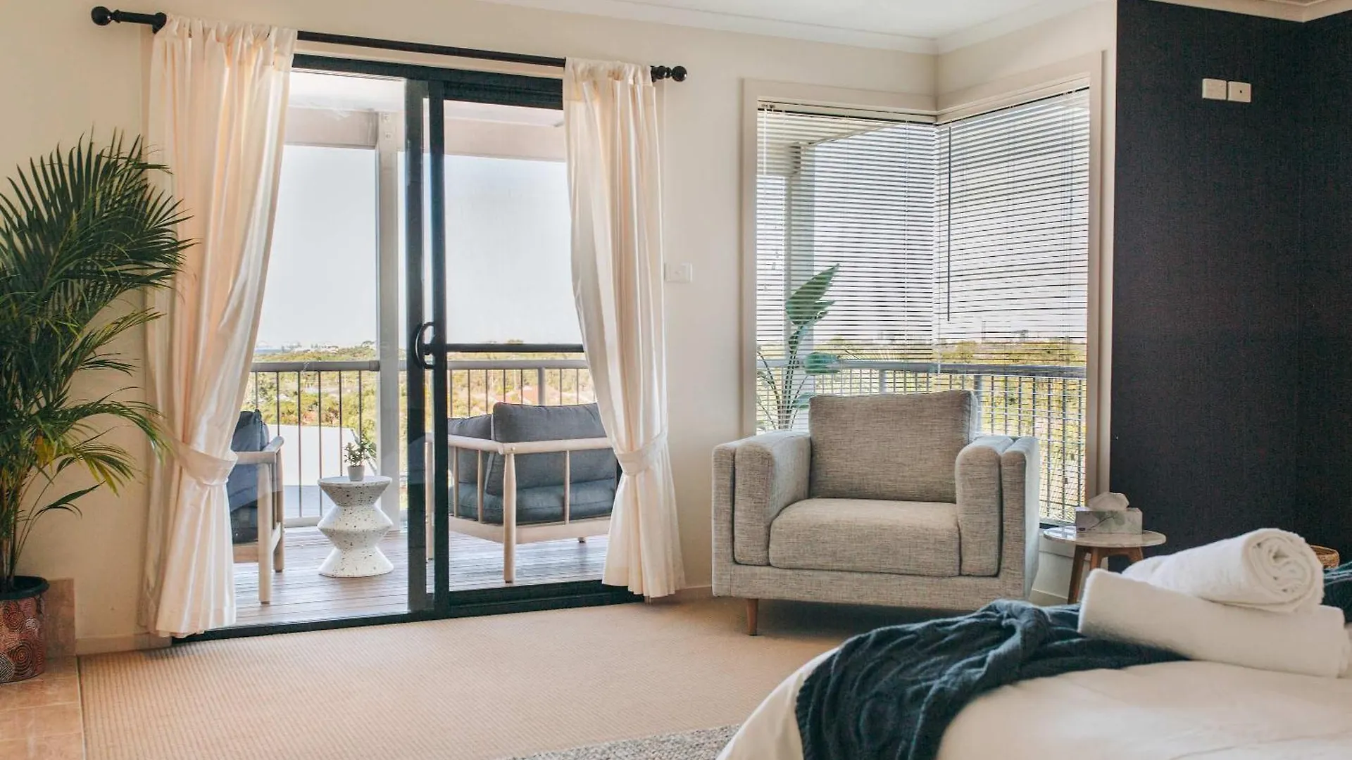 Cheerful Family Home With Stunning Views Caloundra Holiday home
