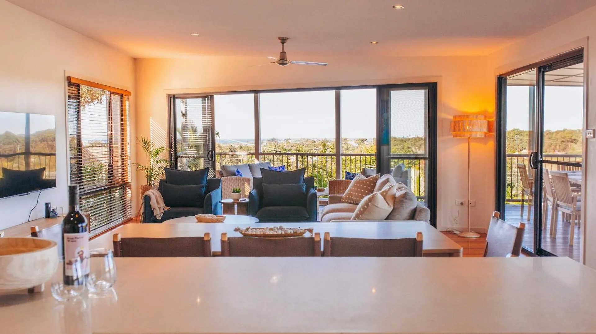 Cheerful Family Home With Stunning Views Caloundra