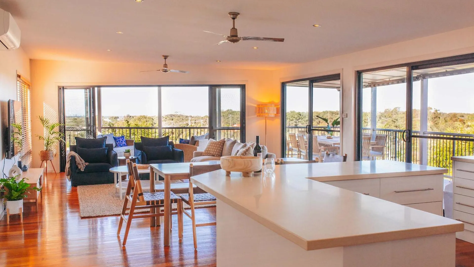 Cheerful Family Home With Stunning Views Caloundra