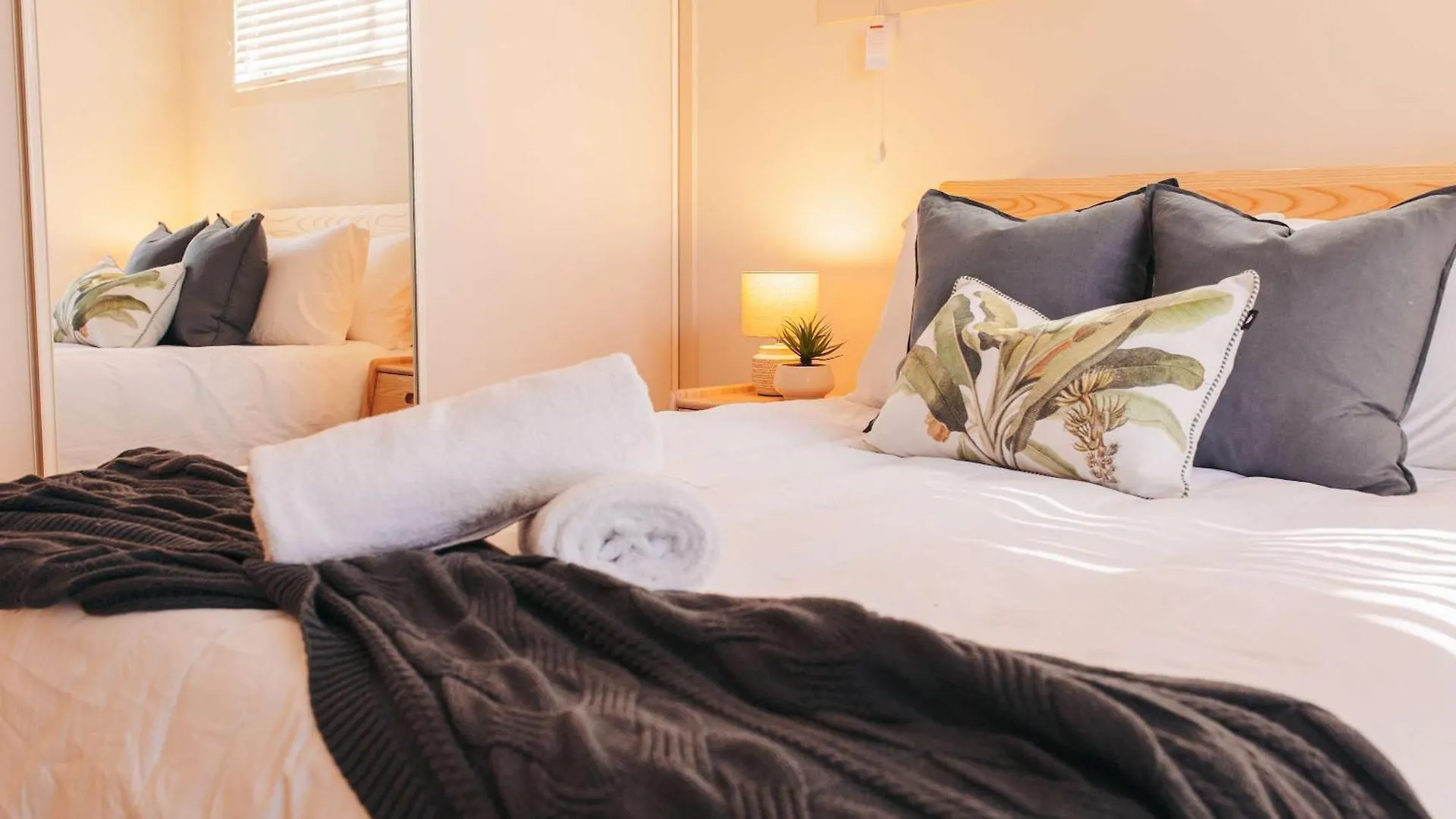 Cheerful Family Home With Stunning Views Caloundra