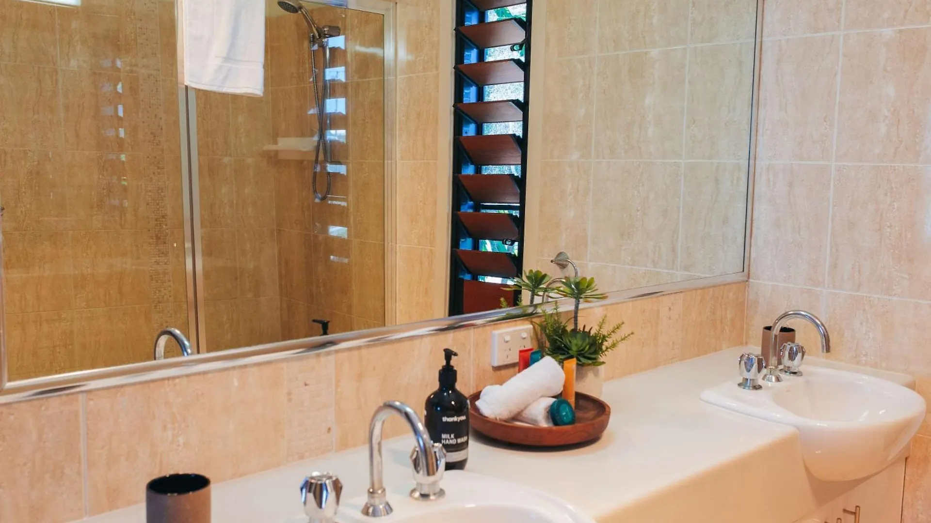 Cheerful Family Home With Stunning Views Caloundra Holiday home